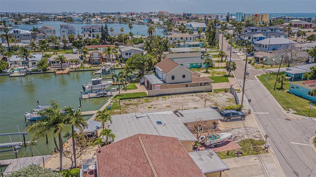 En Venta: $875,000 (0.14 acres)