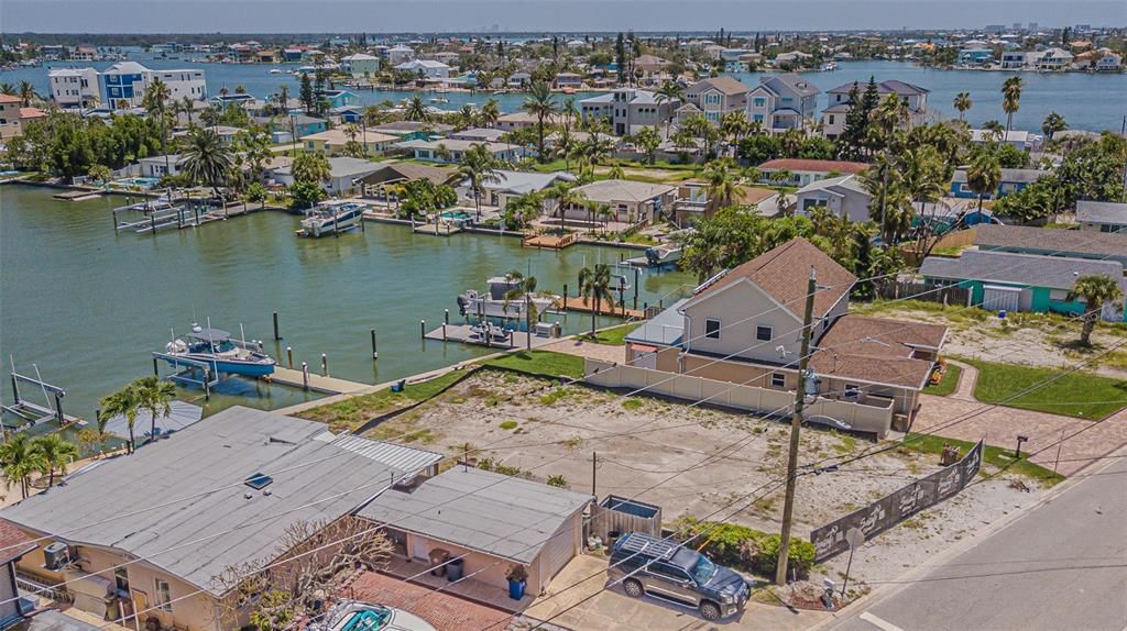 En Venta: $875,000 (0.14 acres)