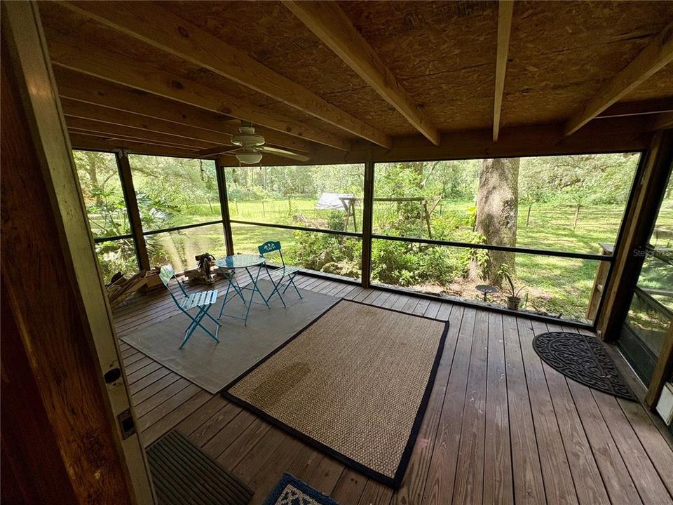 For Sale: $400,000 (3 beds, 2 baths, 924 Square Feet)