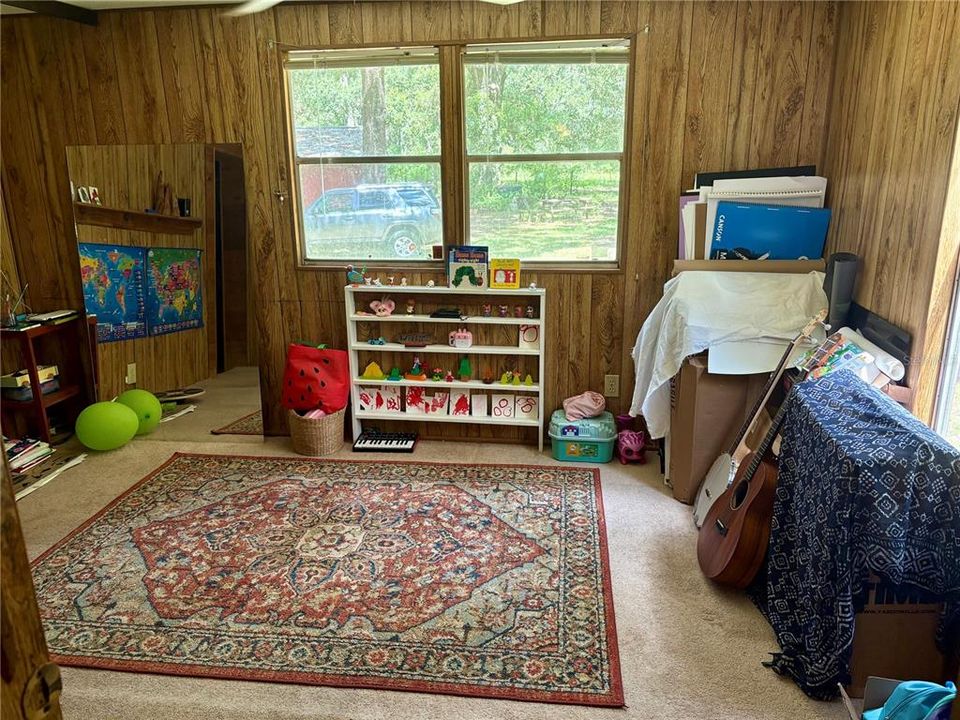 For Sale: $400,000 (3 beds, 2 baths, 924 Square Feet)