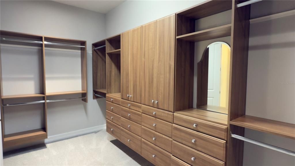 For Sale: $1,399,000 (5 beds, 3 baths, 4520 Square Feet)