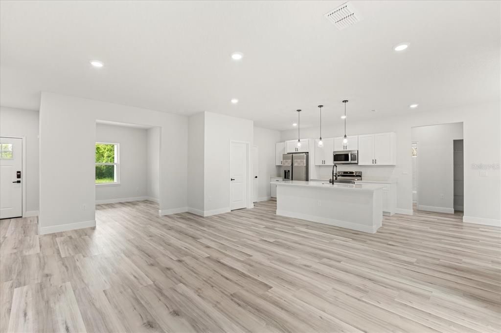 For Sale: $325,000 (4 beds, 3 baths, 1949 Square Feet)