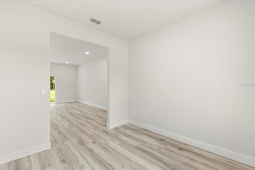 For Sale: $325,000 (4 beds, 3 baths, 1949 Square Feet)