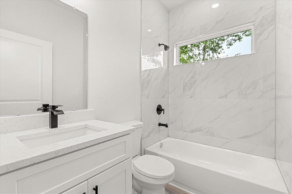 For Sale: $325,000 (4 beds, 3 baths, 1949 Square Feet)