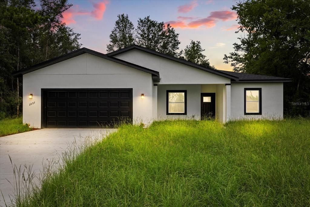 For Sale: $325,000 (4 beds, 3 baths, 1949 Square Feet)