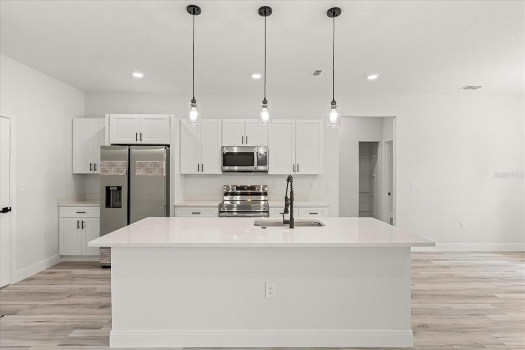 For Sale: $325,000 (4 beds, 3 baths, 1949 Square Feet)