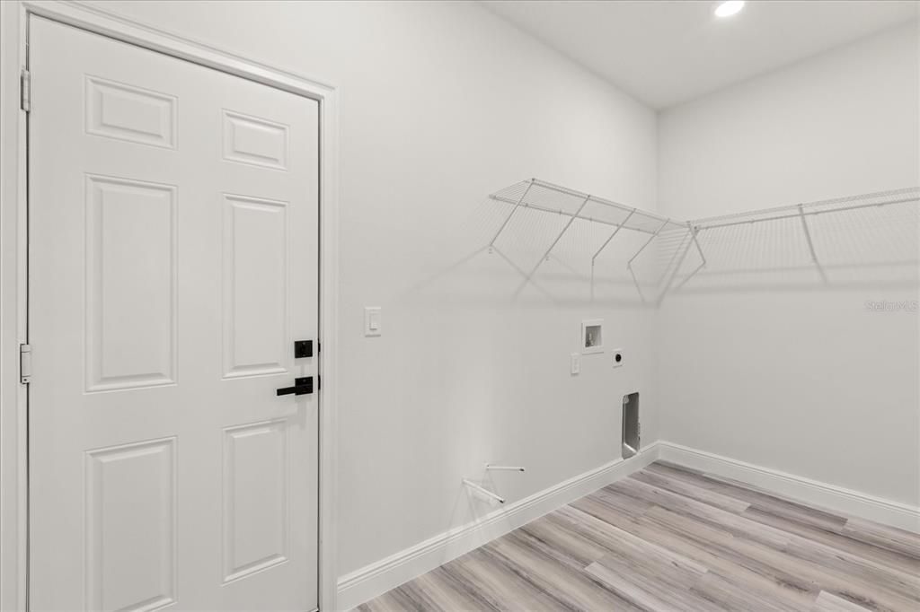 For Sale: $325,000 (4 beds, 3 baths, 1949 Square Feet)