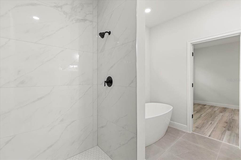 For Sale: $325,000 (4 beds, 3 baths, 1949 Square Feet)