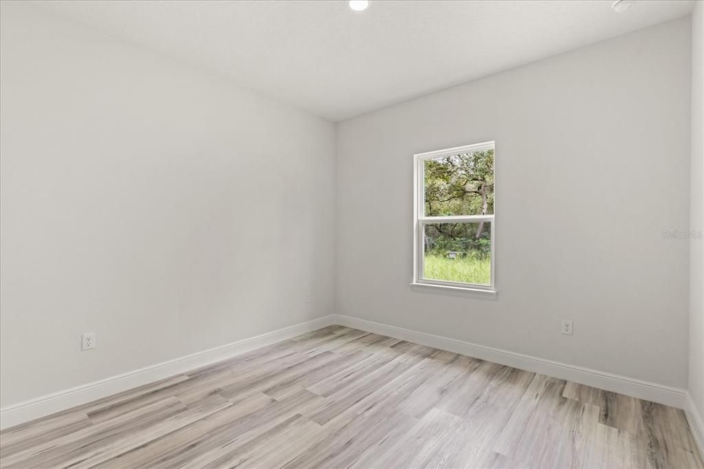 For Sale: $325,000 (4 beds, 3 baths, 1949 Square Feet)