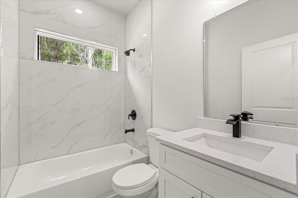 For Sale: $325,000 (4 beds, 3 baths, 1949 Square Feet)