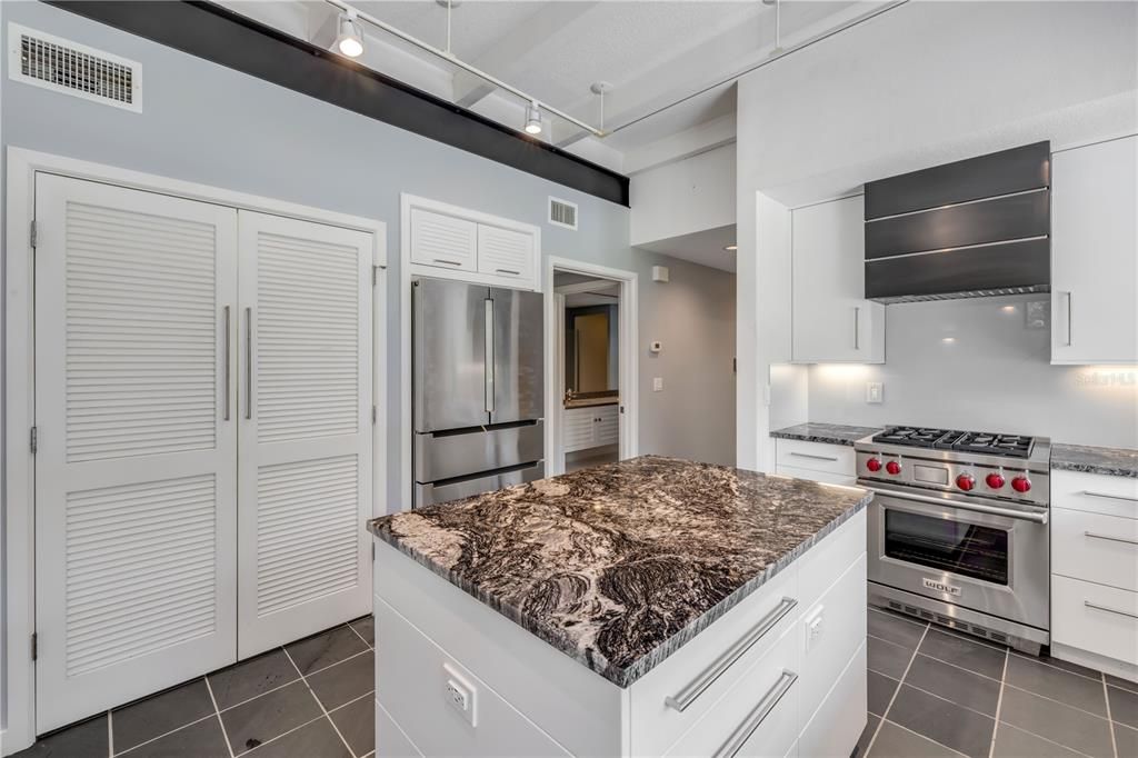 На продажу: $1,049,000 (3 спален, 3 ванн, 2692 Квадратных фут)