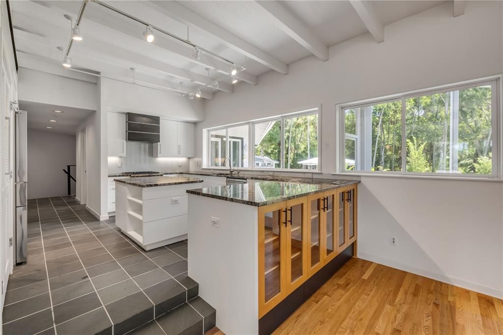 На продажу: $1,049,000 (3 спален, 3 ванн, 2692 Квадратных фут)