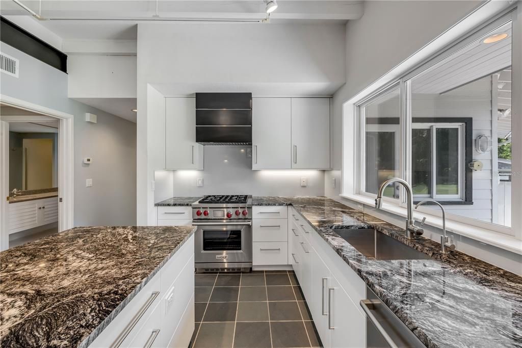 На продажу: $1,049,000 (3 спален, 3 ванн, 2692 Квадратных фут)