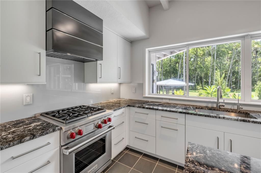 На продажу: $1,049,000 (3 спален, 3 ванн, 2692 Квадратных фут)