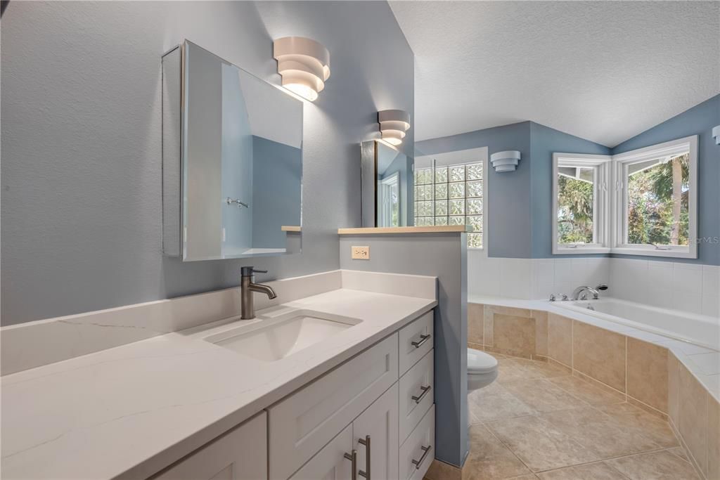 На продажу: $1,049,000 (3 спален, 3 ванн, 2692 Квадратных фут)