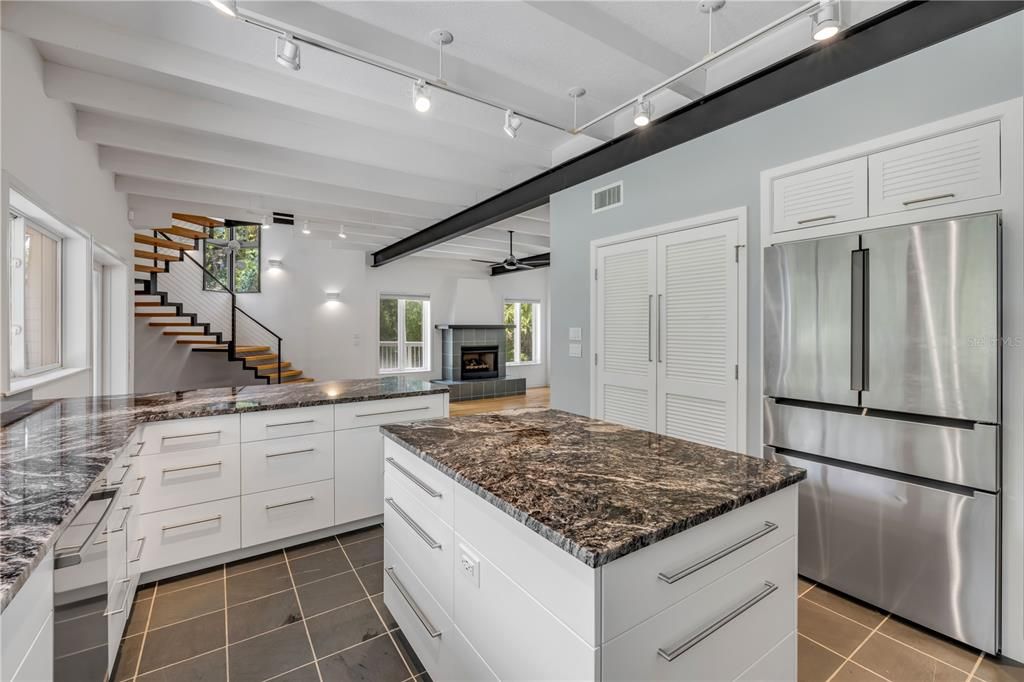 На продажу: $1,049,000 (3 спален, 3 ванн, 2692 Квадратных фут)