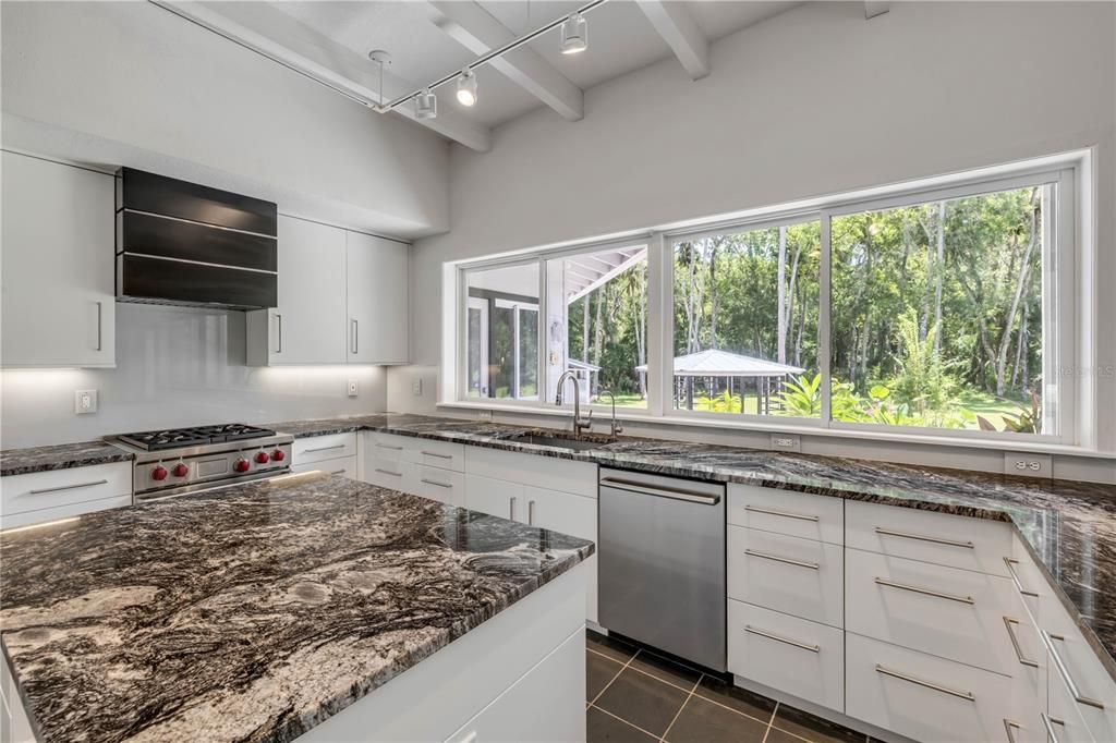 На продажу: $1,049,000 (3 спален, 3 ванн, 2692 Квадратных фут)