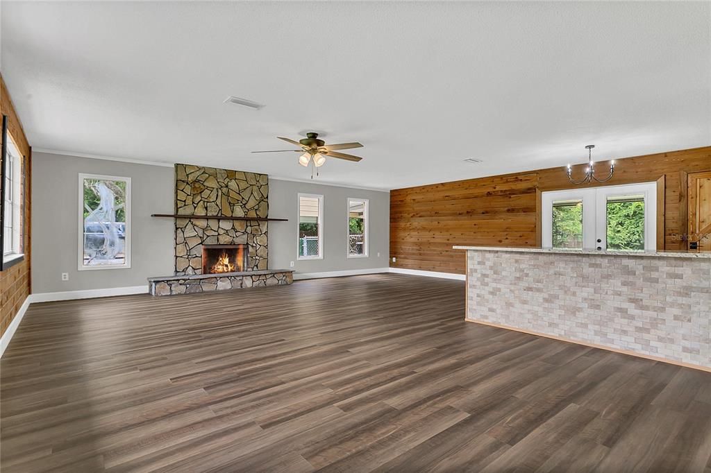 For Sale: $405,000 (2 beds, 2 baths, 1706 Square Feet)