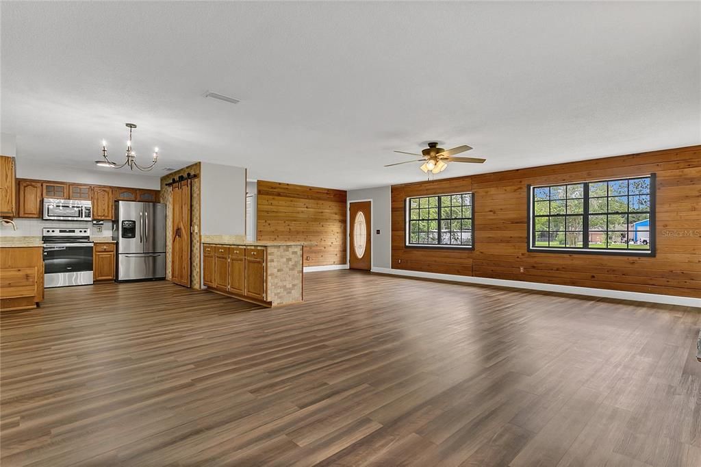 For Sale: $405,000 (2 beds, 2 baths, 1706 Square Feet)