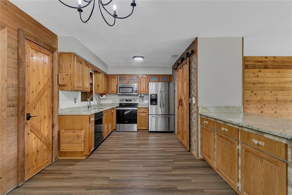 For Sale: $405,000 (2 beds, 2 baths, 1706 Square Feet)