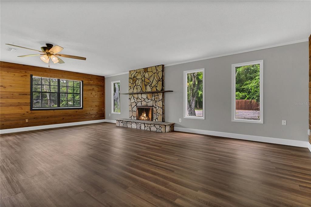 For Sale: $405,000 (2 beds, 2 baths, 1706 Square Feet)