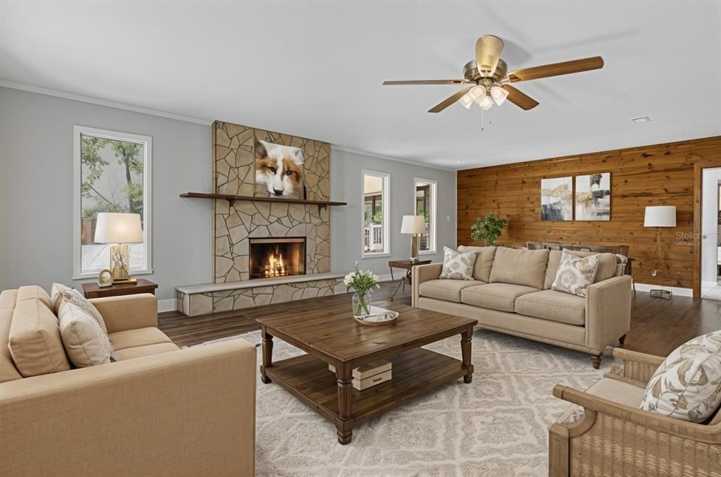 For Sale: $405,000 (2 beds, 2 baths, 1706 Square Feet)