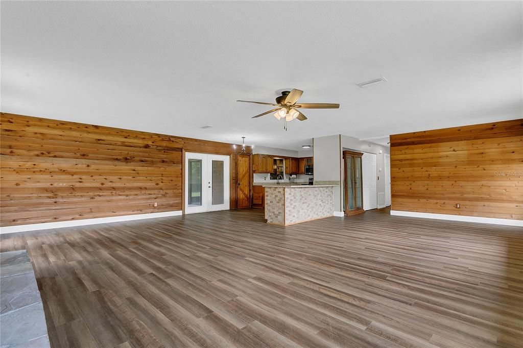 For Sale: $405,000 (2 beds, 2 baths, 1706 Square Feet)