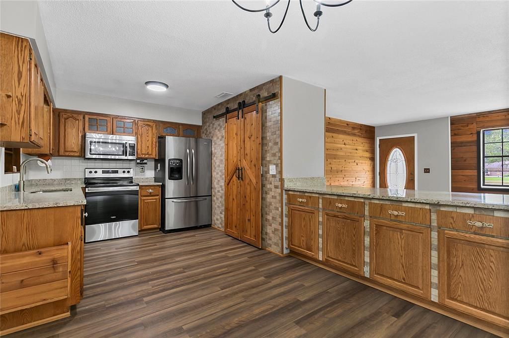 For Sale: $405,000 (2 beds, 2 baths, 1706 Square Feet)