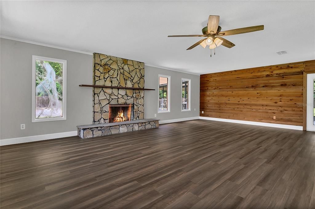 For Sale: $405,000 (2 beds, 2 baths, 1706 Square Feet)