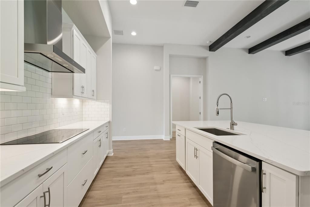 待售: $884,990 (5 贝兹, 4 浴室, 3899 平方英尺)