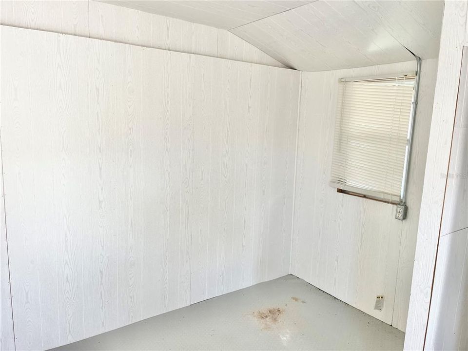 For Sale: $154,900 (2 beds, 1 baths, 900 Square Feet)