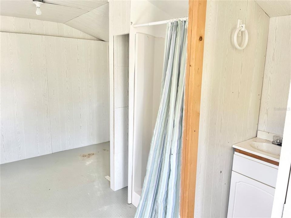 For Sale: $154,900 (2 beds, 1 baths, 900 Square Feet)