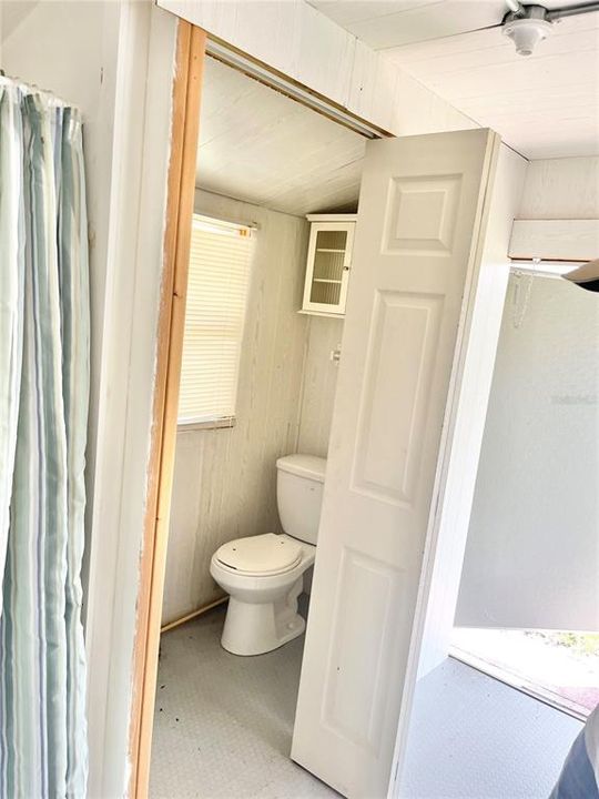 For Sale: $154,900 (2 beds, 1 baths, 900 Square Feet)