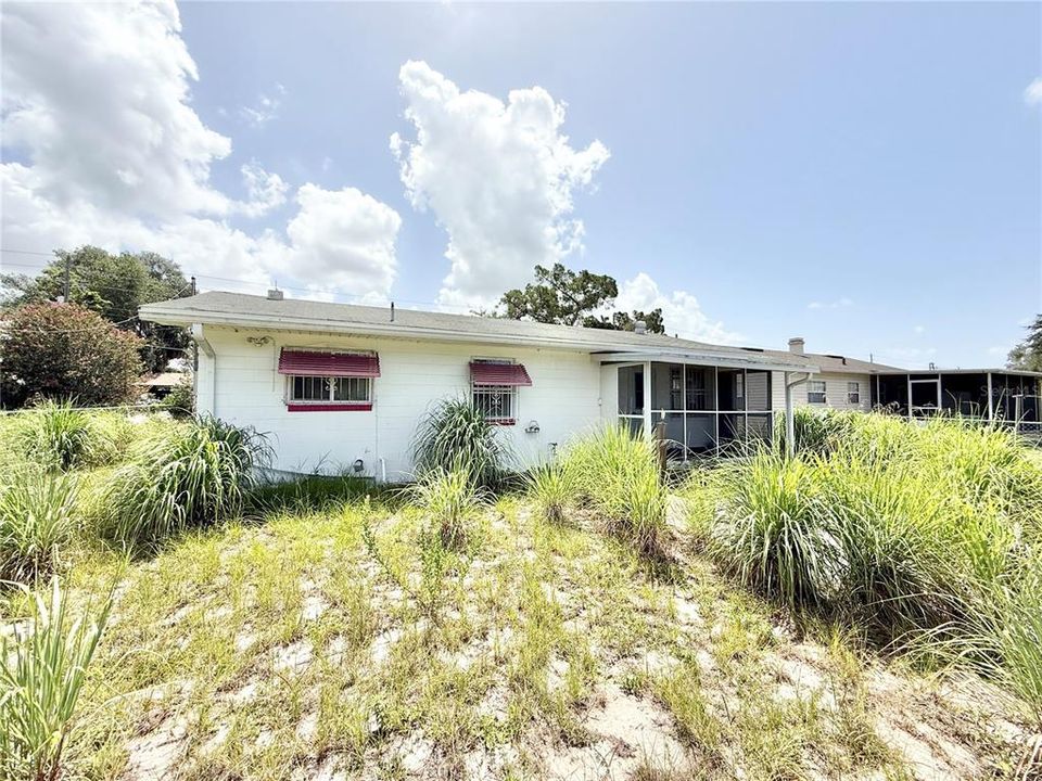 For Sale: $154,900 (2 beds, 1 baths, 900 Square Feet)