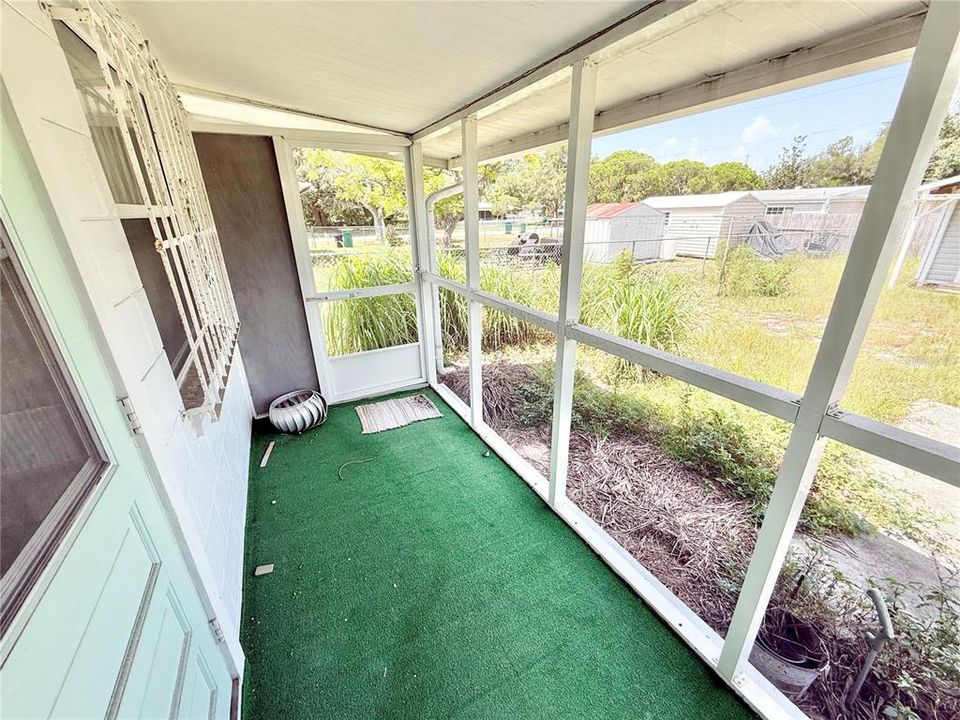 For Sale: $154,900 (2 beds, 1 baths, 900 Square Feet)