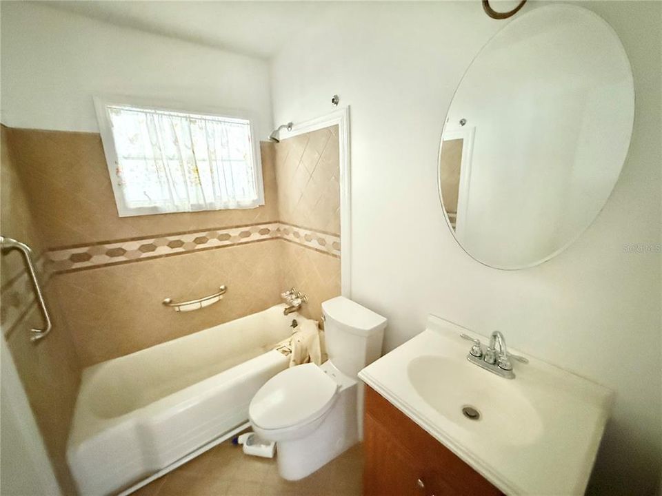 For Sale: $154,900 (2 beds, 1 baths, 900 Square Feet)