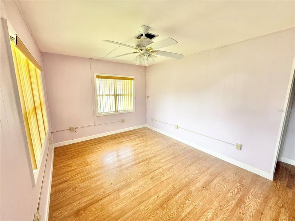 For Sale: $154,900 (2 beds, 1 baths, 900 Square Feet)