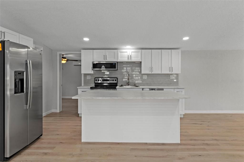 Activo con contrato: $309,000 (4 camas, 2 baños, 1520 Pies cuadrados)