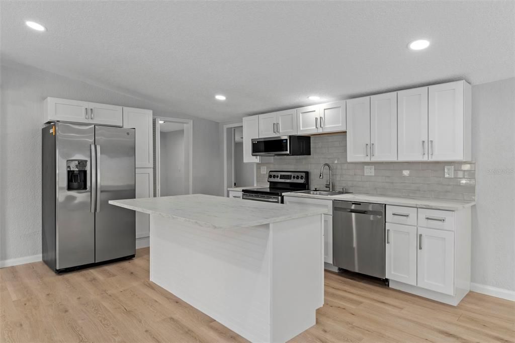 Activo con contrato: $309,000 (4 camas, 2 baños, 1520 Pies cuadrados)