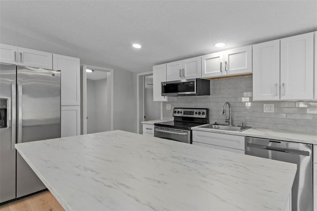 Activo con contrato: $309,000 (4 camas, 2 baños, 1520 Pies cuadrados)