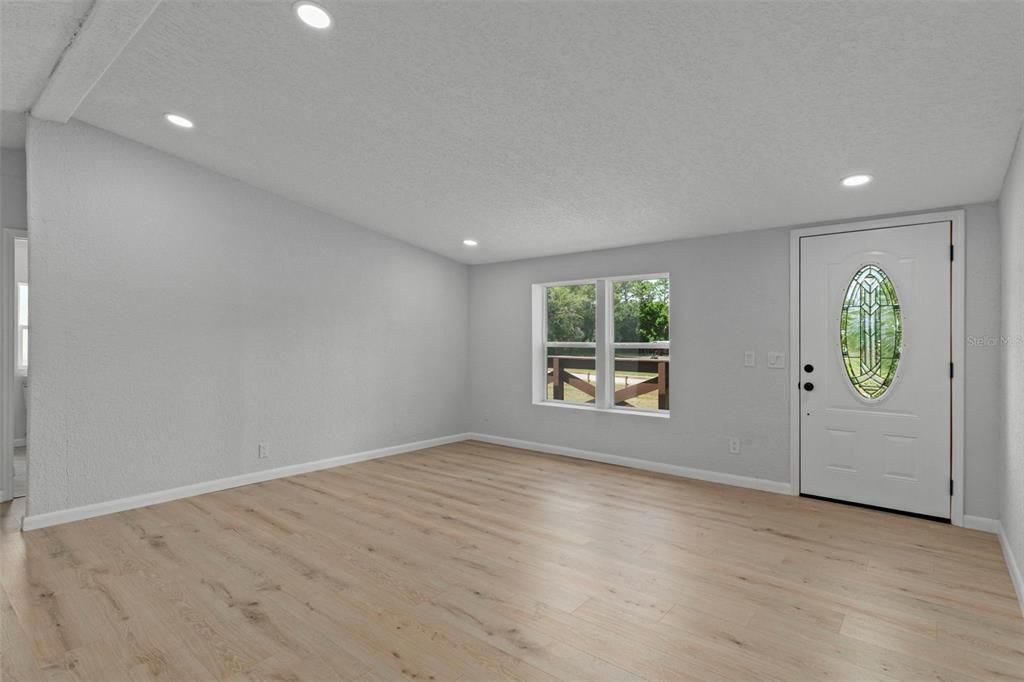 Activo con contrato: $309,000 (4 camas, 2 baños, 1520 Pies cuadrados)