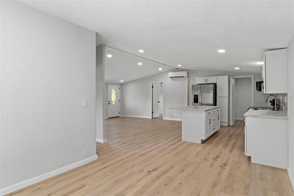 Activo con contrato: $309,000 (4 camas, 2 baños, 1520 Pies cuadrados)