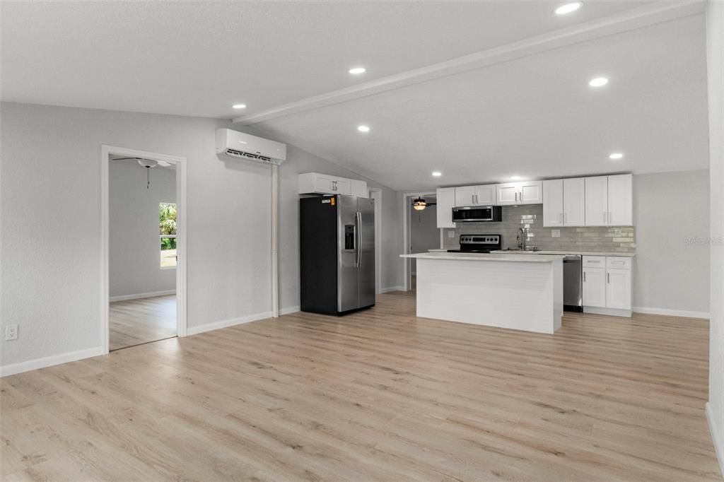 Activo con contrato: $309,000 (4 camas, 2 baños, 1520 Pies cuadrados)