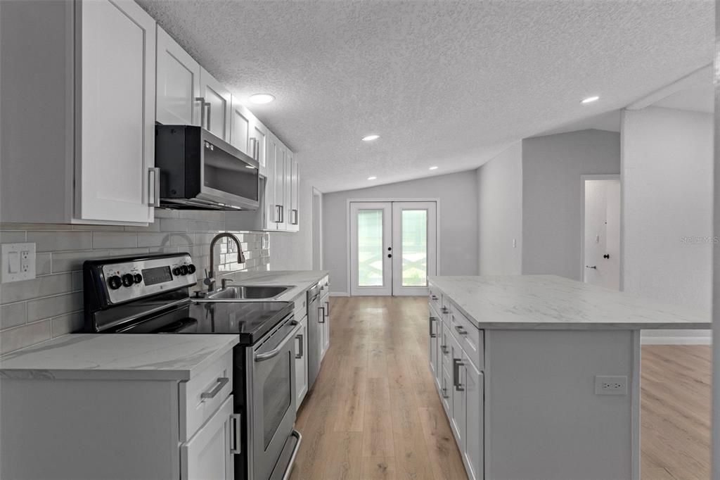 Activo con contrato: $309,000 (4 camas, 2 baños, 1520 Pies cuadrados)