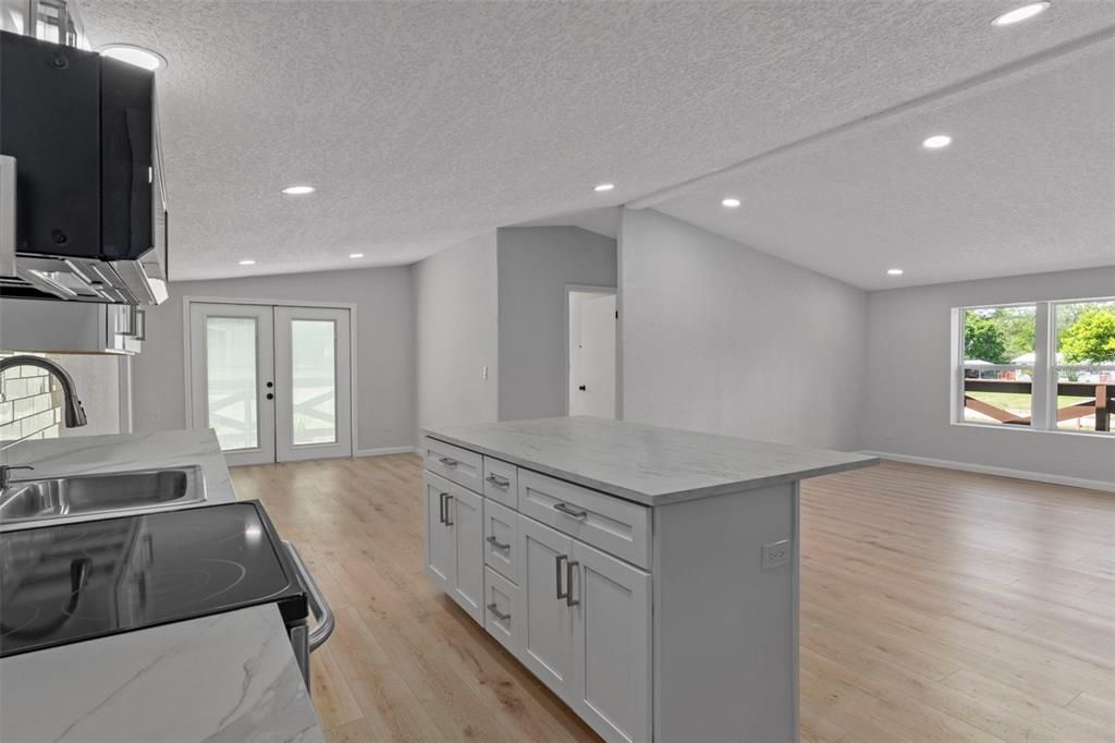 Activo con contrato: $309,000 (4 camas, 2 baños, 1520 Pies cuadrados)