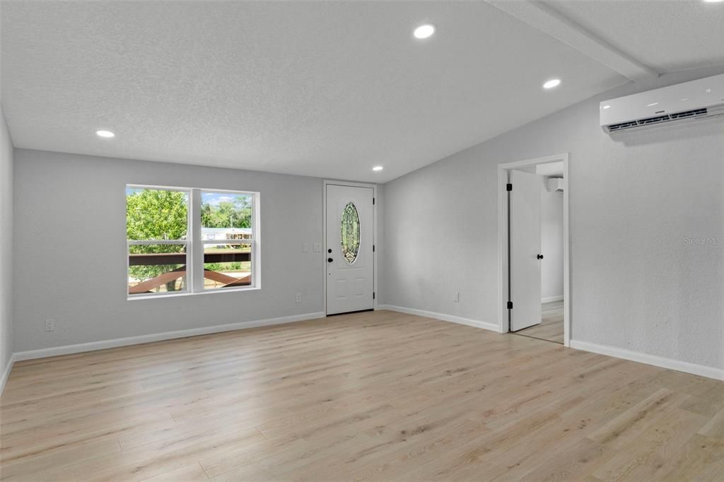 Activo con contrato: $309,000 (4 camas, 2 baños, 1520 Pies cuadrados)