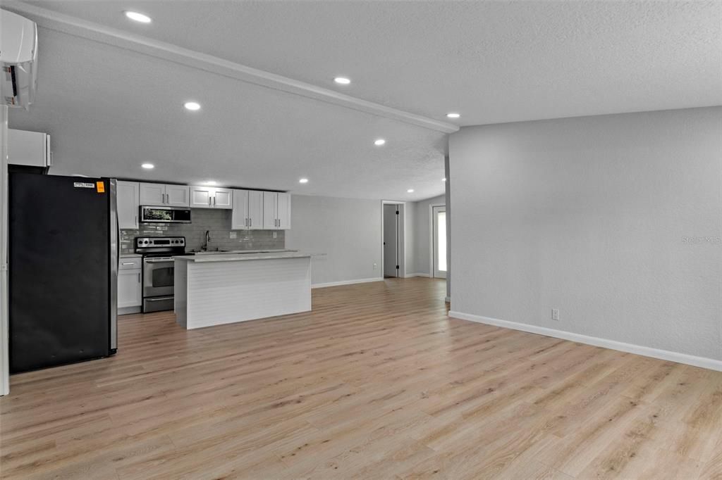 Activo con contrato: $309,000 (4 camas, 2 baños, 1520 Pies cuadrados)