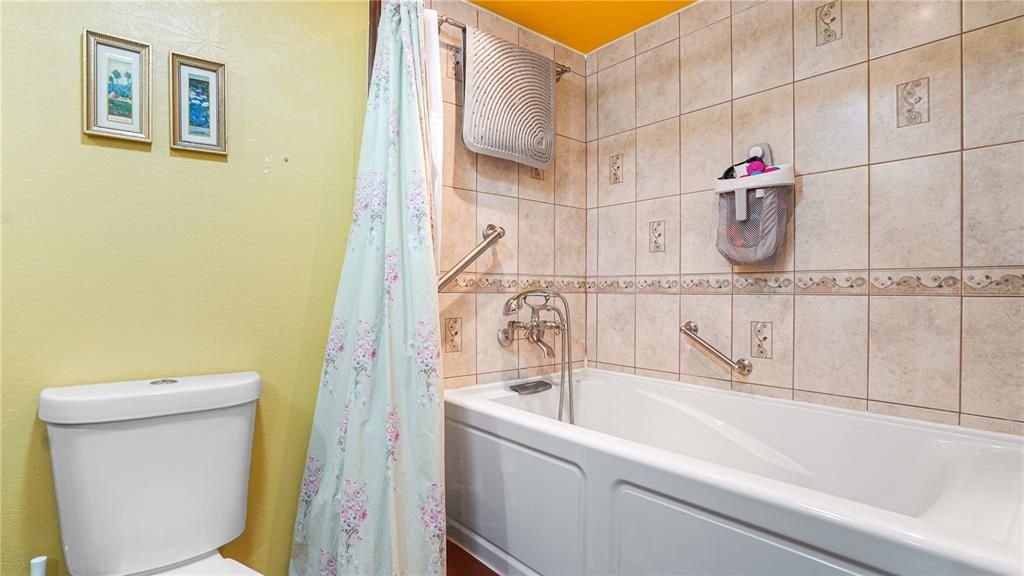 Под контрактом: $225,000 (3 спален, 2 ванн, 1140 Квадратных фут)