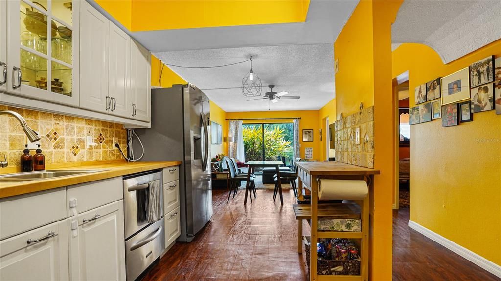 Под контрактом: $225,000 (3 спален, 2 ванн, 1140 Квадратных фут)