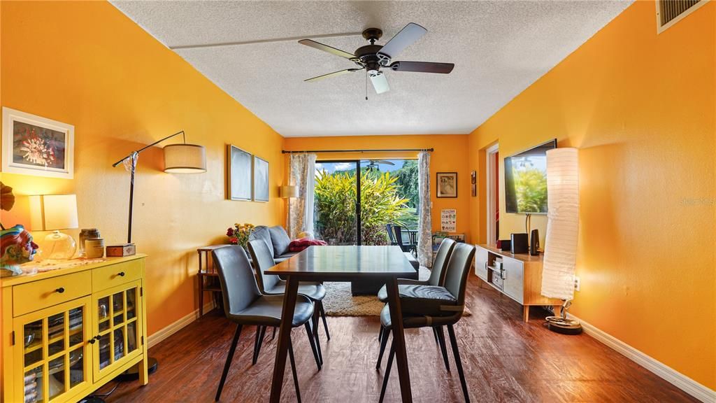 Под контрактом: $225,000 (3 спален, 2 ванн, 1140 Квадратных фут)